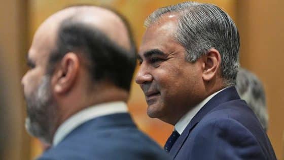 وزير داخلية باكستان يتحرك إلى طهران في زيارة “غير معلنة”