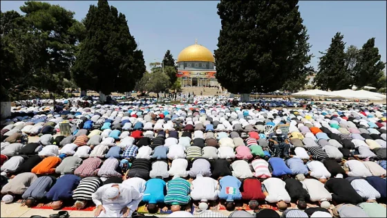 في المسجد الأقصى 70ألف يؤدون صلاة الجمعة