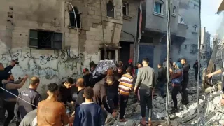 عشرة شهداء و18 إصابة بغارة على غزة