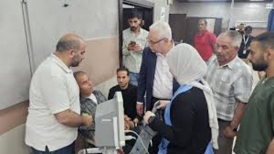 مجمع فلسطين الطبي وزير الصحة يتفقد قسم الطوارئ ويشيد بجهود الطواقم الطبية