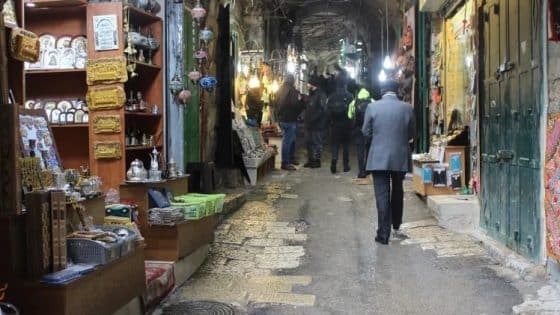 القدس.. تحذّيرات من مخطط إسرائيلي للاستيلاء على عقارات في باب السلسلة وتهجير سكانها لصالح التوسع الاستيطاني