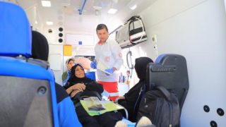 إجلاء 33 مريضاً من غزة للعلاج بالخارج وسط تحذيرات من قصور عمليات الإجلاء الطبي