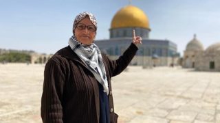 الاحتلال يجدد إبعاد المرابطة نفيسة خويص عن الأقصى لمدة 6 أشهر