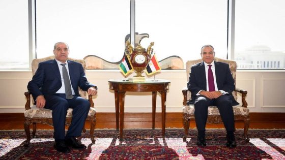 الشيخ يبحث مع وزير الخارجية المصري آخر التطورات والأوضاع في الأراضي الفلسطينية