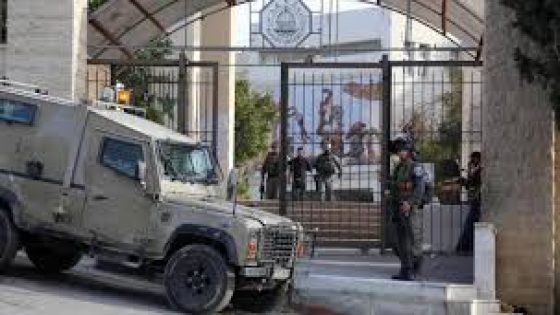 الاحتلال يقتحم سكنات الجامعة الأمريكية التي يعيش فيها نازحو مخيم جنين و تغلق مداخل رئيسية في حوسان غرب بيت لحم