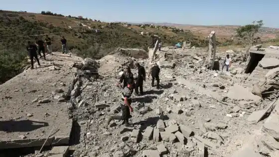 تصعيد واسع: الاحتلال ينذر بإخلاء 29 بلدة في جنوب لبنان ويستهدف محافظة النبطية ومحيطها بغارات مكثفة