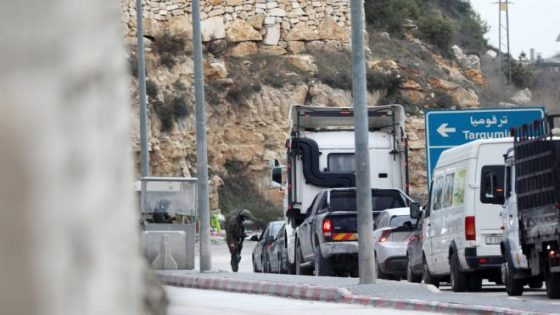 انتقادات داخلية لاذعة.. مستشار قانوني عسكري يتهم جيش الاحتلال بفرض “فوضى وإغلاقات تعسفية” في الضفة
