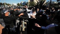 الحريديم يغلقون الطرق الرئيسية في إسرائيل ويهددون بتصعيد غير مسبوق