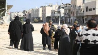الاحتلال يجبر مواطني شرق مخيم نور شمس شرق طولكرم على إخلاء منازلهم