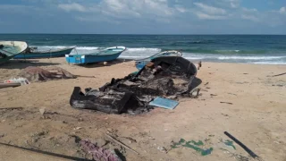 استشهاد صياد وإصابة آخر واعتقال أربعة في اعتداءين لبحرية الاحتلال بغزة ودير البلح