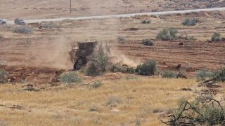 الاحتلال يجرف مناطق واسعة جنوب شرق القدس لتنفيذ مشروع استيطاني جديد