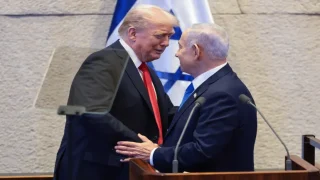 نتنياهو يطالب وزراءه بالامتناع عن انتقاد ترامب سعياً لاحتواء أزمة التراشق المتصاعدة مع واشنطن