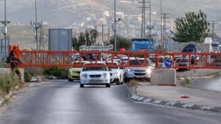 تشديد الحصار بالضفة: الاحتلال يغلق بوابة ترمسعيا شمال رام الله ويعيق حركة المركبات بالاتجاهين