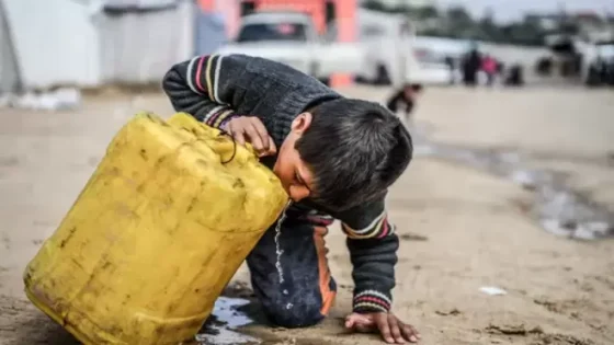 “قنبلة موقوتة” تحت الأرض: 320 ألف حفرة امتصاصية تدمر الخزان الجوفي في غزة وسط انهيار مائي كامل