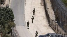 قوات الاحتلال الإسرائيلي تتوغل في منطقة حوض اليرموك وتنفذ مداهمات واسعة للمنازل بريف درعا الغربي