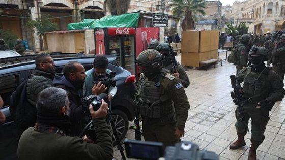 صحيفة “هآرتس” تفجّر مفاجأة: الأجهزة الأمنية الإسرائيلية تعارض مخططاً لوزراء في حكومة الاحتلال لإنشاء “إمارة عشائرية” بالخليل