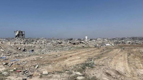 شهيدان واستهداف مكثّف لخيام النازحين ومنازل المواطنين في حي الزيتون