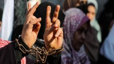 للمرة الثالثة على التوالي.. الاحتلال يمدد الاعتقال الإداري للأسيرة سماح حجاوي وسط ظروف اعتقالية قاسية