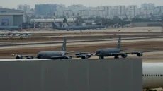 بطلب إسرائيلي: واشنطن تبدأ سحب طائراتها العسكرية من مطار “بن غوريون” لتخفيف الاختناق التشغيلي والخسائر المالية