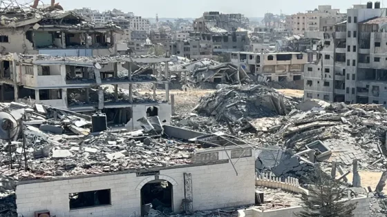 الاحتلال ينسف منازل في غزة ويأمر بالاستيلاء على 342 دونماً بالضفة الغربية