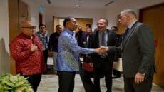 تعزيز التعاون الأكاديمي: السفير الفلسطيني يبحث مع وزير التعليم العالي الماليزي سبل دعم قطاع التعليم المتضرر
