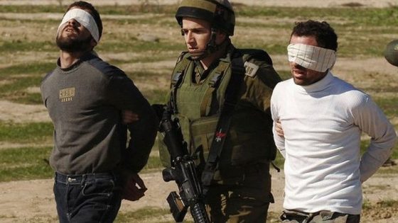 قوات الاحتلال تعتقل شقيقين في مسافر يطا و يحوّل التعذيب بحق الأسرى إلى سياسة معلنة وأداة لترسيخ نهج الإبادة