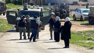 الاحتلال يحتجز مواطنين داخل منزل في سبسطية شمال غرب نابلس و تعتقل شابا من تجمع بدوي شمال القدس