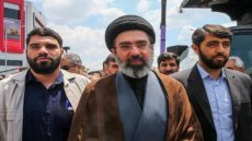 المرشد الإيراني: سنحاسب قتلة المرشد الراحل ونثأر لدمائه