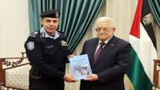 من إصدار قيادة الشرطة الرئيس يتسلم كتيبا خاصا