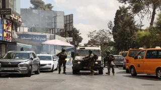 حملة مداهمات واسعة.. الاحتلال يقتحم نابلس وسلفيت وبيت لحم ويشن اعتقالات وتحقيقات ميدانية