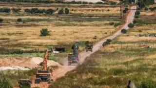 الاحتلال يعزز إجراءاته العسكرية جنوب لبنان بإنشاء بوابات جديدة وعمليات تفجير وتجريف