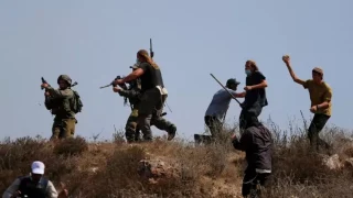 مستوطنون يقتحمون مسكناً في مسافر يطا جنوب الخليل ويقطعون خط الكهرباء المغذي له ضمن سياسة التضييق والتهجير
