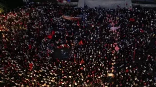 تيرانا تشتعل بـ”ثورة الفلامنغو”.. عشرات الآلاف يتظاهرون في ألبانيا ضد منتجع عائلة ترامب ويطالبون برحيل رئيس الوزراء